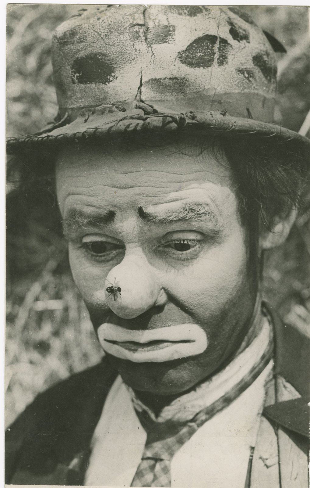 1949 black-and-white portrait of a Barnum & Bailey Circus clown with a fly resting on his nose