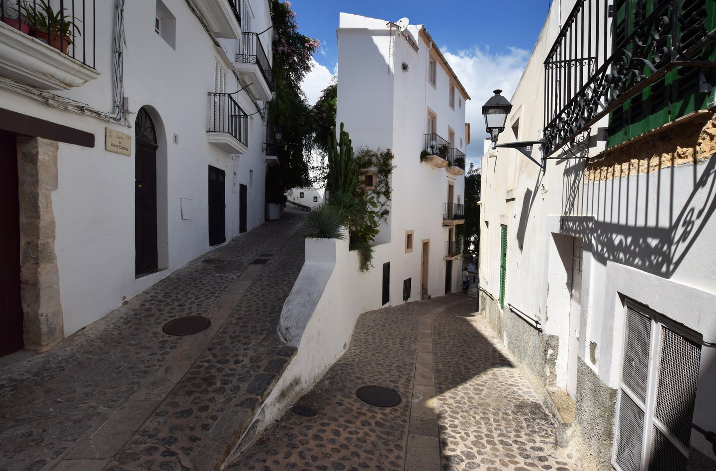 A daylight street in Ibiza Old Town photographed in 2018, providing real geographical context rather than a confirmed filming location from I Let You In