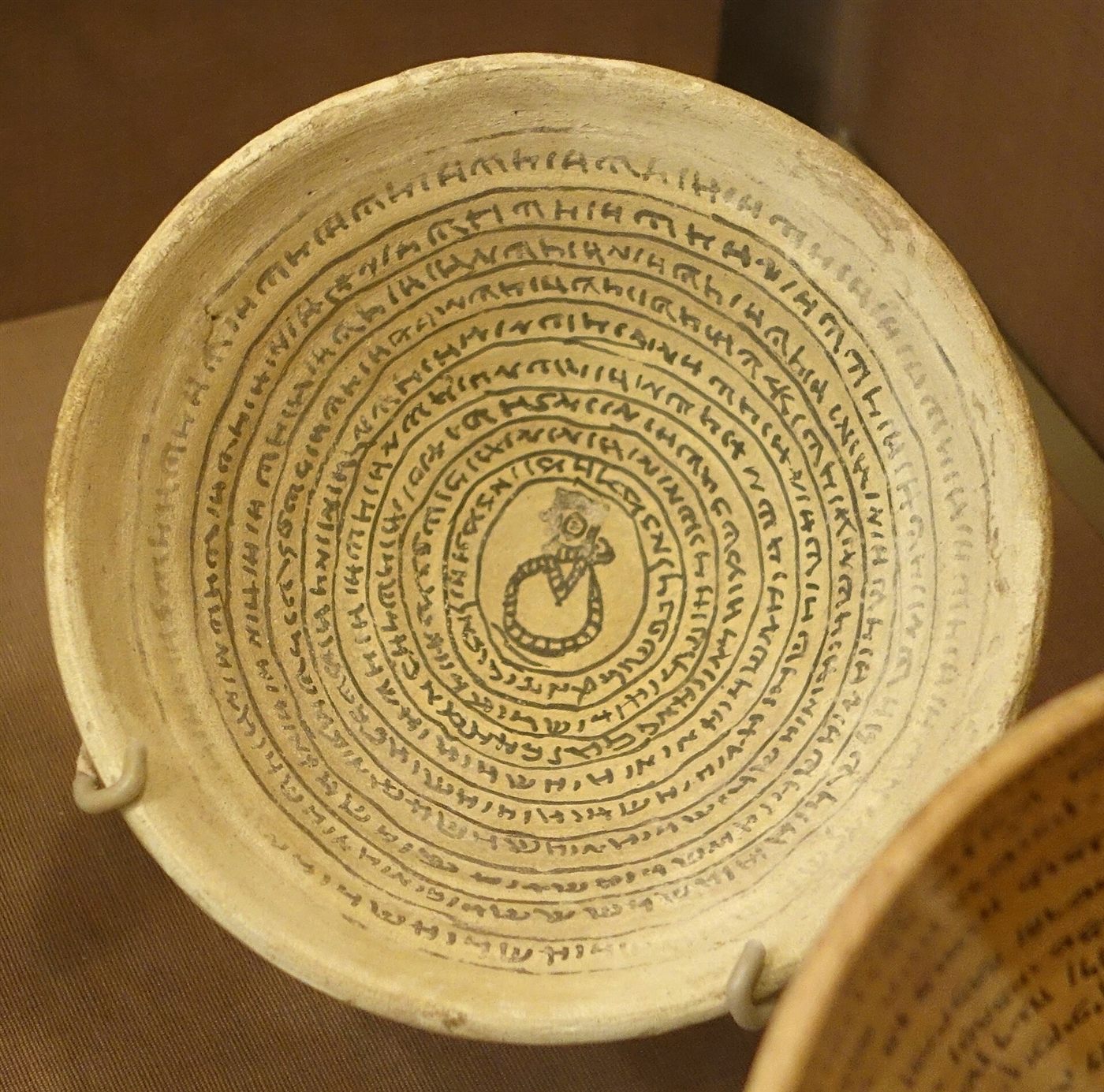 Late antique Aramaic incantation bowl from Nippur